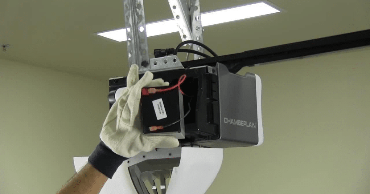 how to replace garage door opener battery